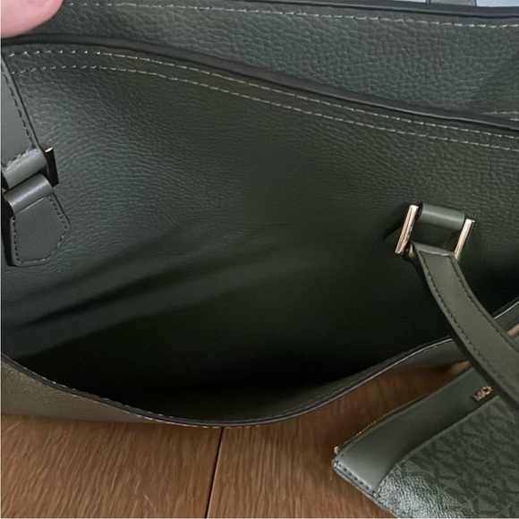 Michael Kors Green Tote and Pouch Set - Picture 8 of 14